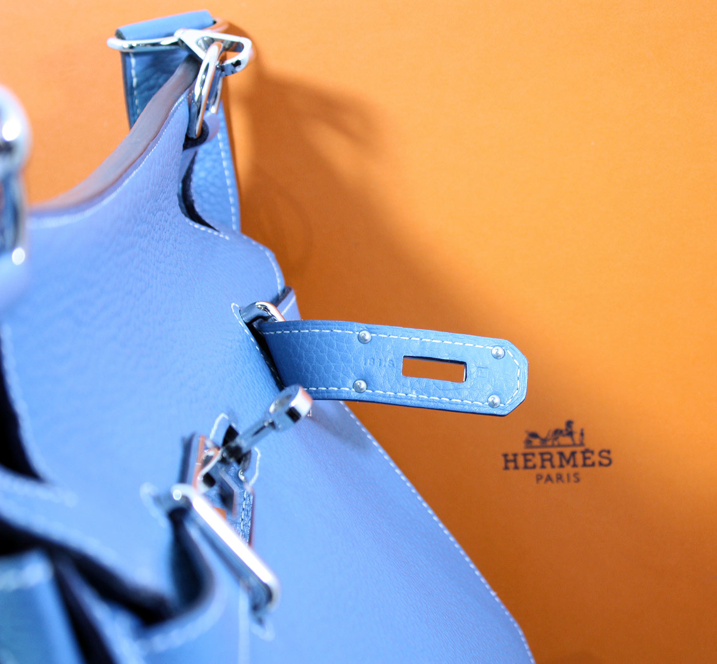 Borsa Hermès Unisex Modello Jypsiére 28 In Pelle Di Vitello Togo Colore Azzurro Carta Da Zucchero Con Metalleria Color Palladio